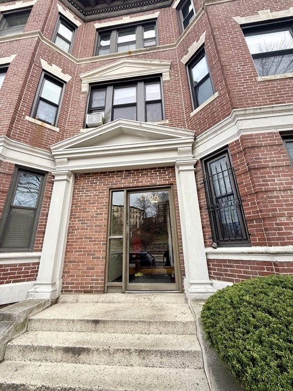 Primary Photo - 1706 Commonwealth Ave
