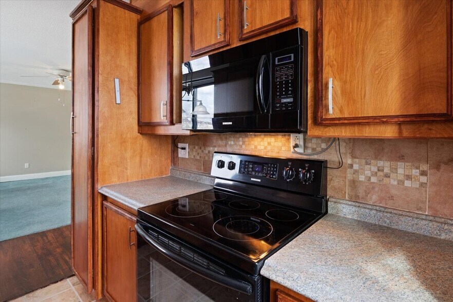 Building Photo - 150 Rumford Ave