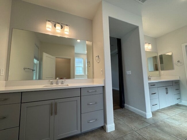Building Photo - Beautiful 2 story home in Walnut Creek
