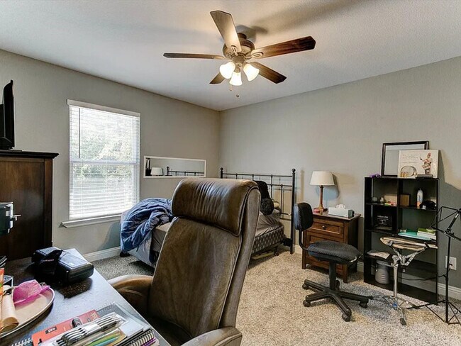 Building Photo - 2313 W Devitt St