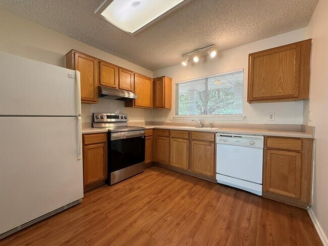 Building Photo - 1030 London Ln