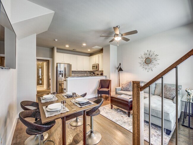 Building Photo - Rooftop Evenings, 3 bedroom 3 bath Condo. ...