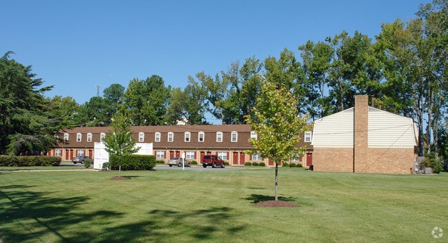 Building Photo - Whispering Oaks Apts LP