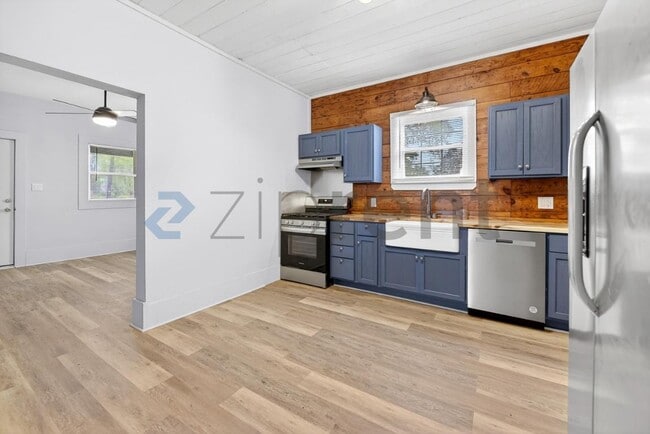 Building Photo - 309 Park St