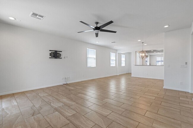 Building Photo - Immaculate & Move-In Ready – Upscale 3BR/2...