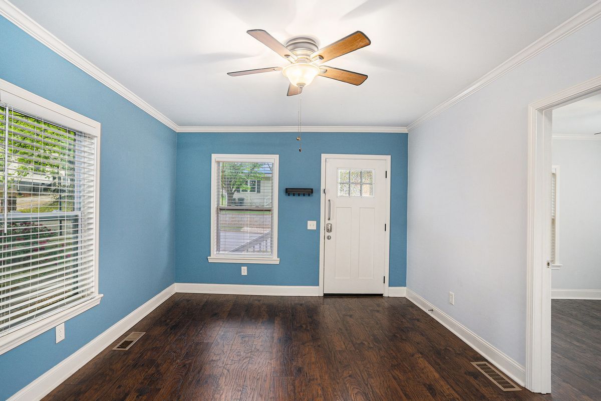 Building Photo - 3378 La Vista Dr