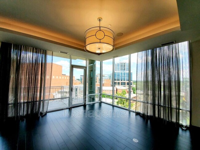 Building Photo - 220 Riverplace