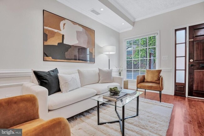 Building Photo - 1437 Duke St