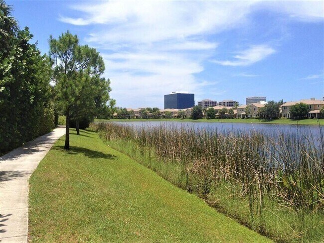 Building Photo - 960 Millbrae Ct