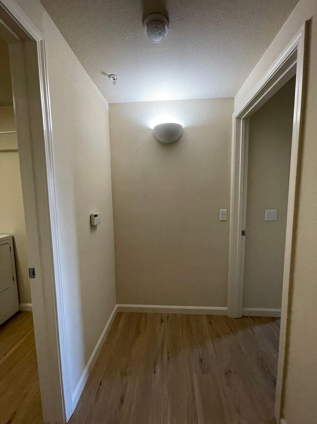 Building Photo - Vessona: Desirable Gated Community: 2bdrm 2bath with Loft!