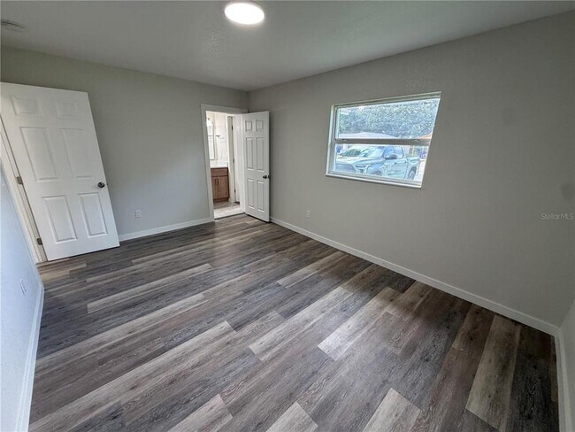 Building Photo - 301 Lesesne St