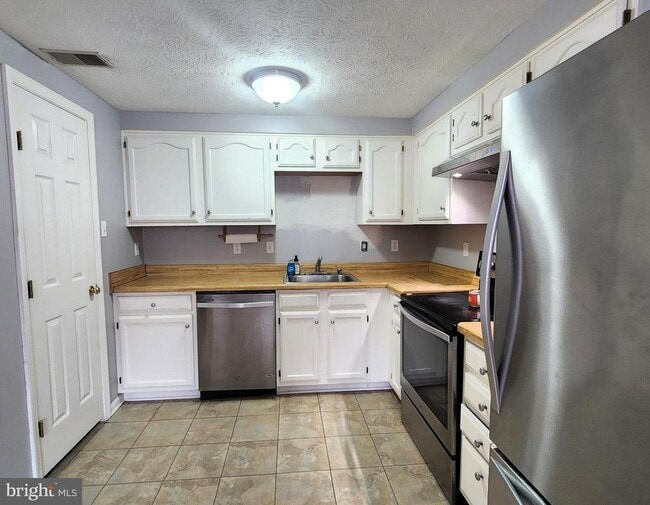 Building Photo - 557 Cascade Way