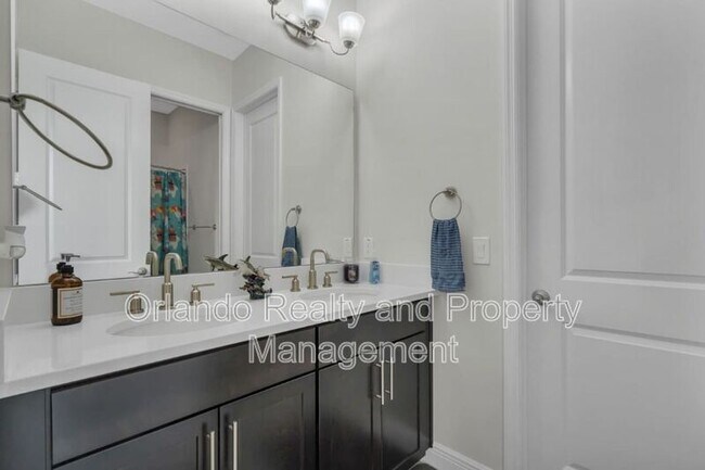 Building Photo - 15155 Mayberry Dr