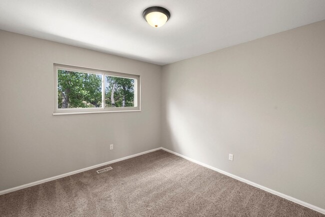 Building Photo - REMODELED ROCKRIMMON RETREAT | 4BD + OFFICE - Security Deposit Waiver Available