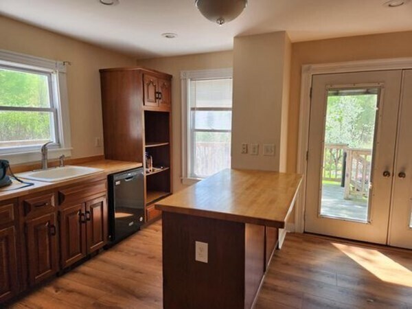 Building Photo - 291 Main St