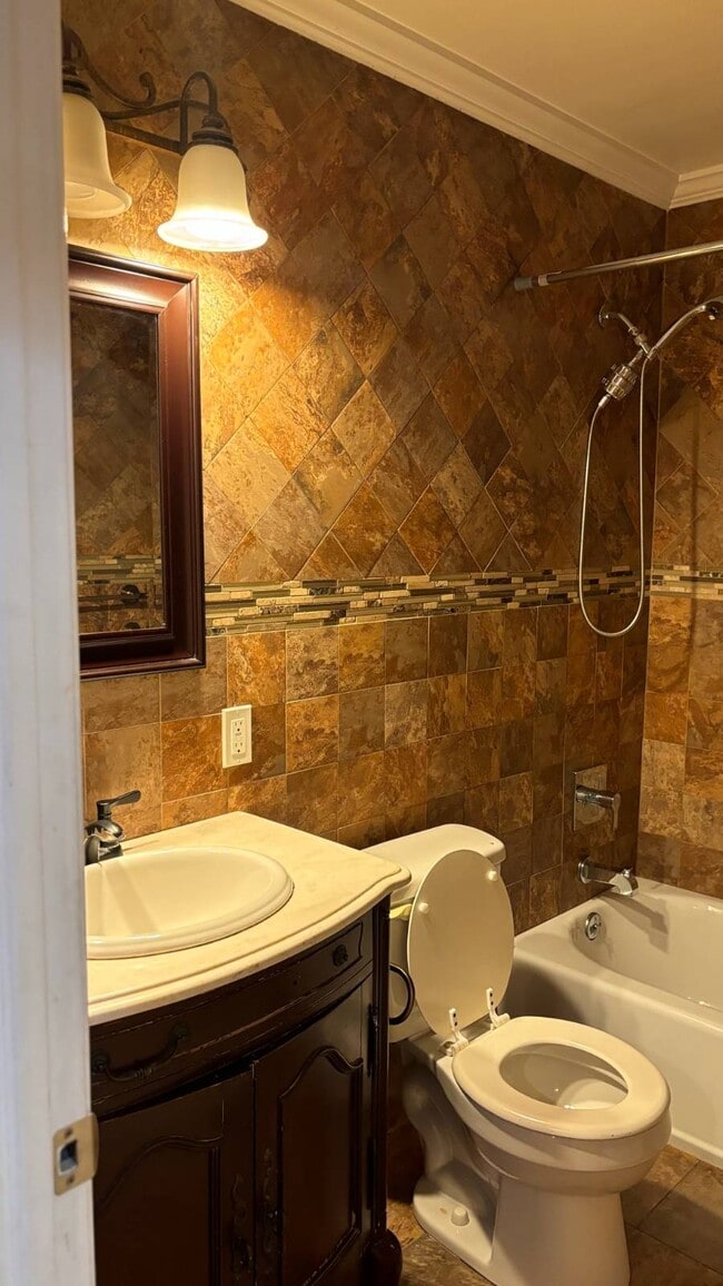 Building Photo - 89 Cedar St