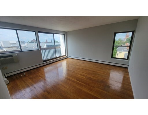 Building Photo - 1643 Cambridge St
