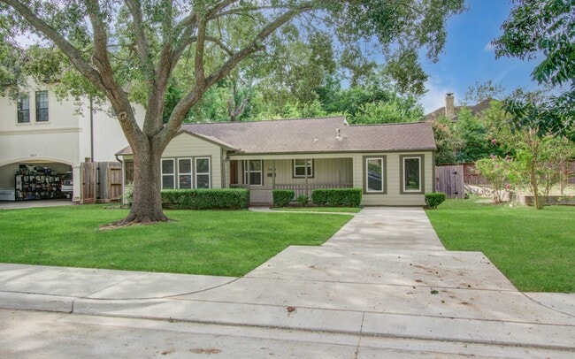 Building Photo - 5519 Huisache St