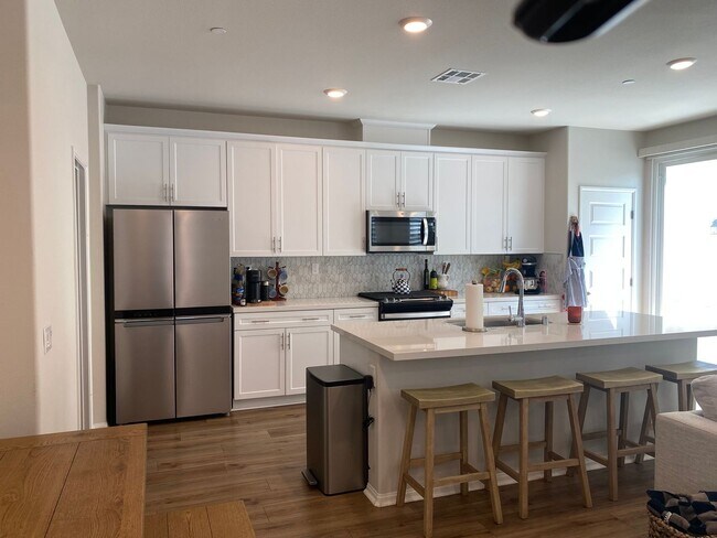 Building Photo - Temecula Home Ready for Lease!!!