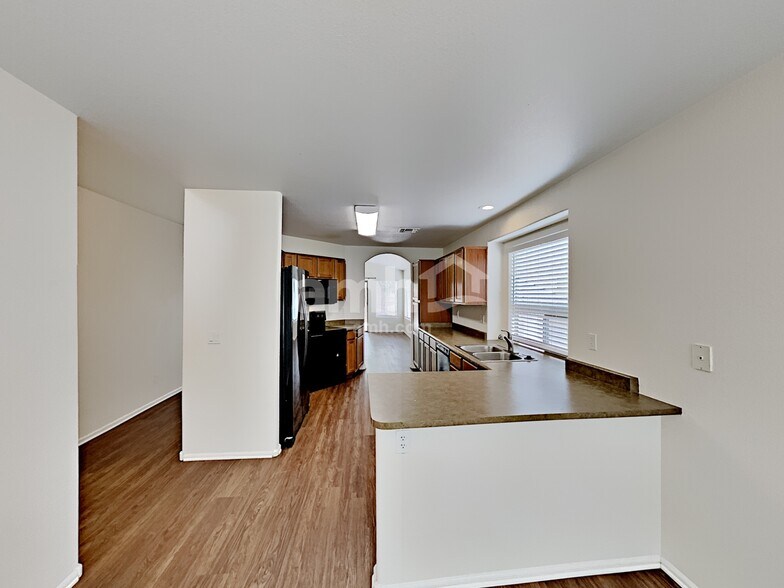 Building Photo - 15848 W Linden St