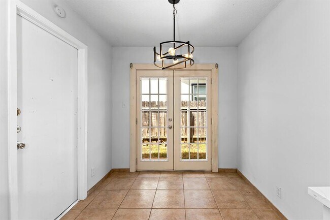 Building Photo - 607 Russet Valley Dr