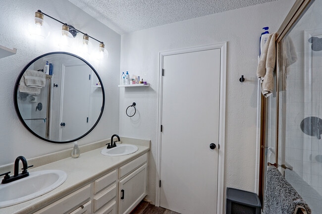 Building Photo - 5125 W 73rd Ave