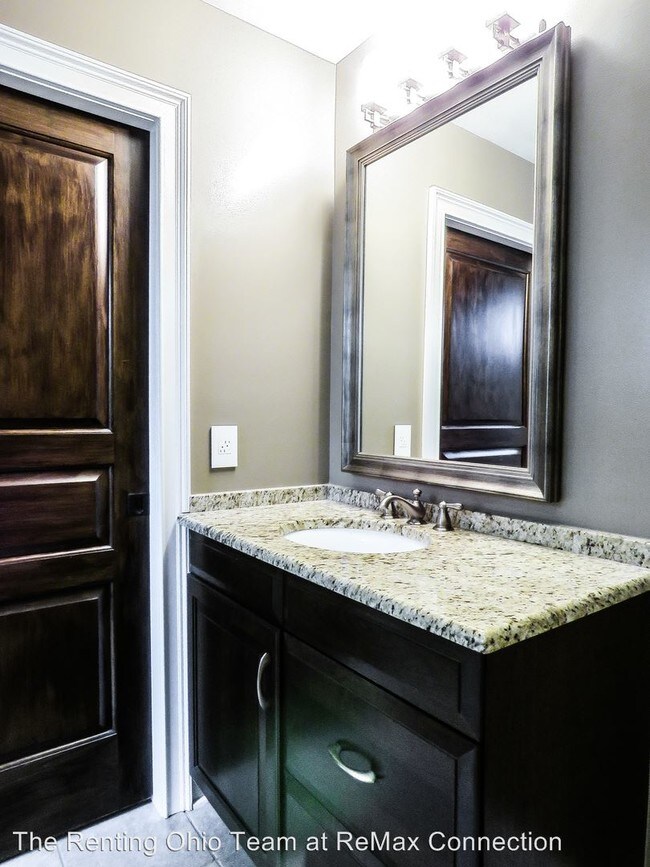 Building Photo - 166 E Gay St