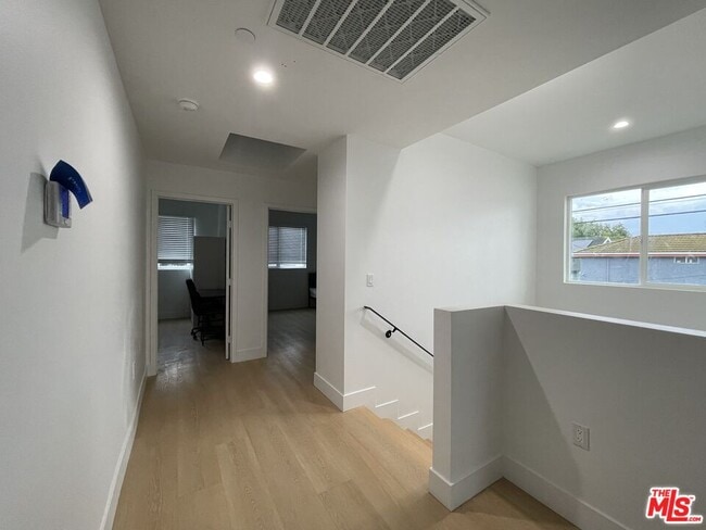 Building Photo - 1340 W 37th St