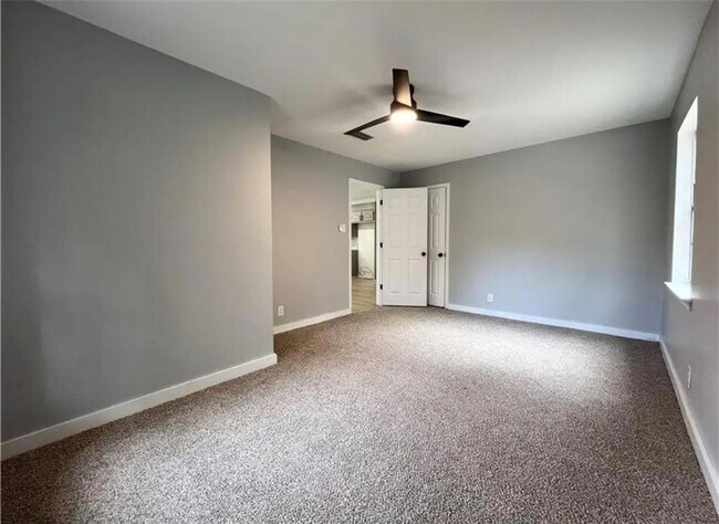 Building Photo - 1459 Cambridge Ct