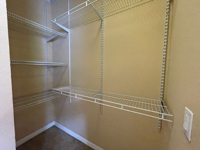 Building Photo - 6464 S Goldenrod Rd