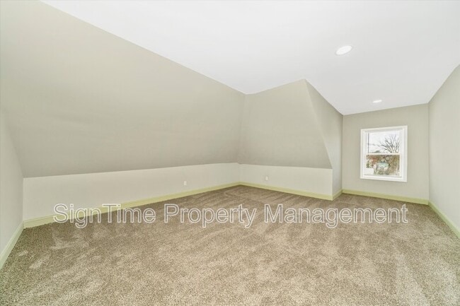 Building Photo - 25 Wayside Ave