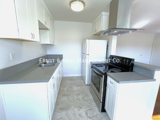 Building Photo - 3211 E Wilton St