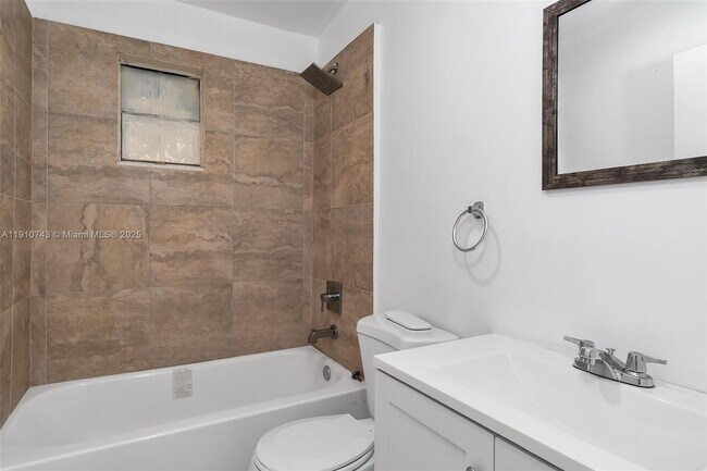 Building Photo - 2047 Lincoln Ave