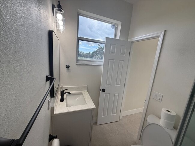 Building Photo - 1550 Center Rd