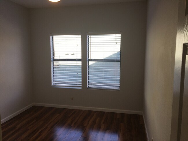 Building Photo - UT PRE LEASE: Updated 2 BR / 2 BA West Cam...
