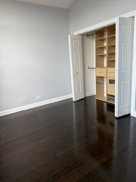 Building Photo - 2014 N Narragansett Ave