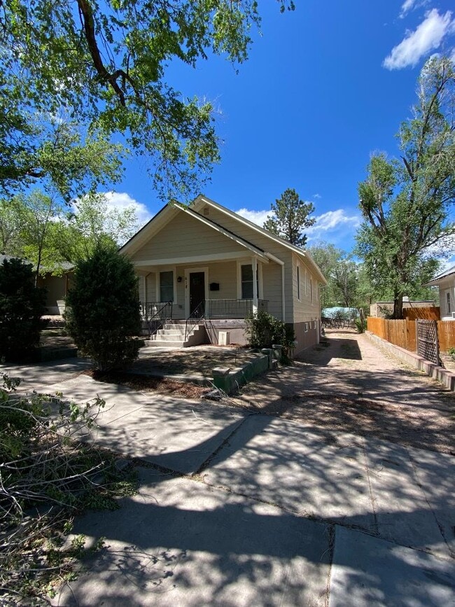 Building Photo - 618 W Pikes Peak Ave