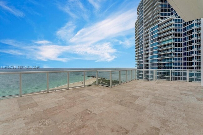 Building Photo - 50 South Pointe Dr