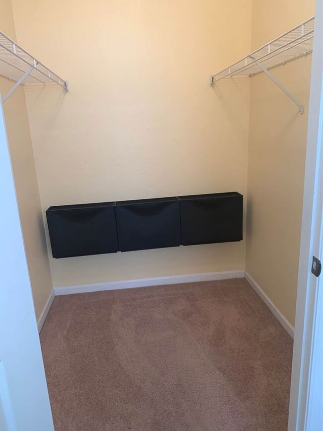 Building Photo - 2 bedroom 2 bath Condo  with Balcony in La...