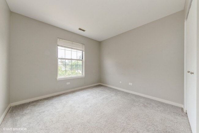Building Photo - 302 Newport Ln