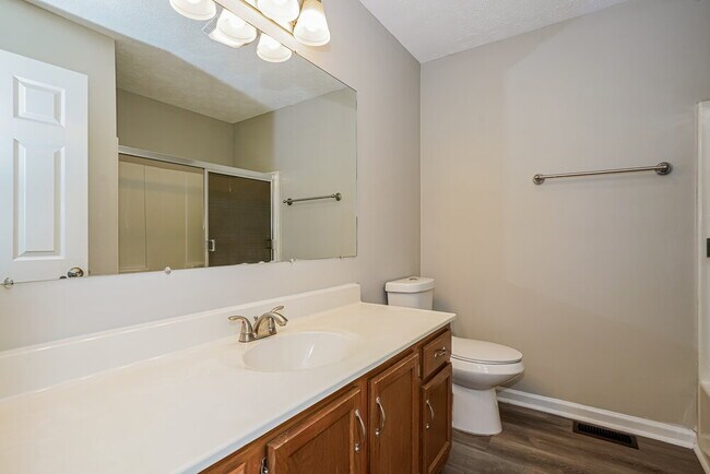 Building Photo - 1005 Waters Edge Cir