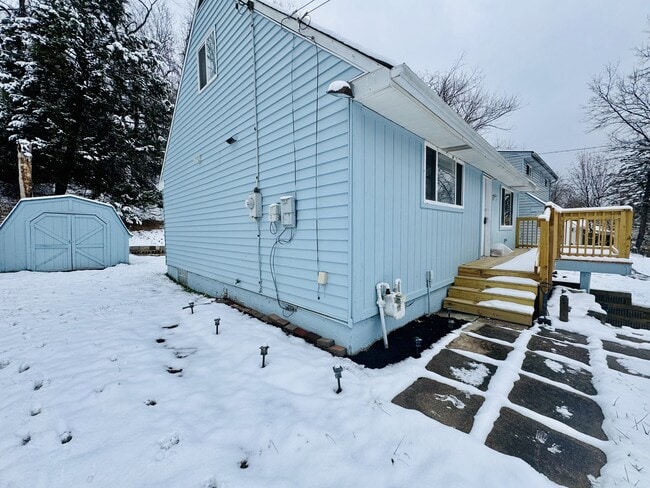 Building Photo - 741 Jefferson Rd