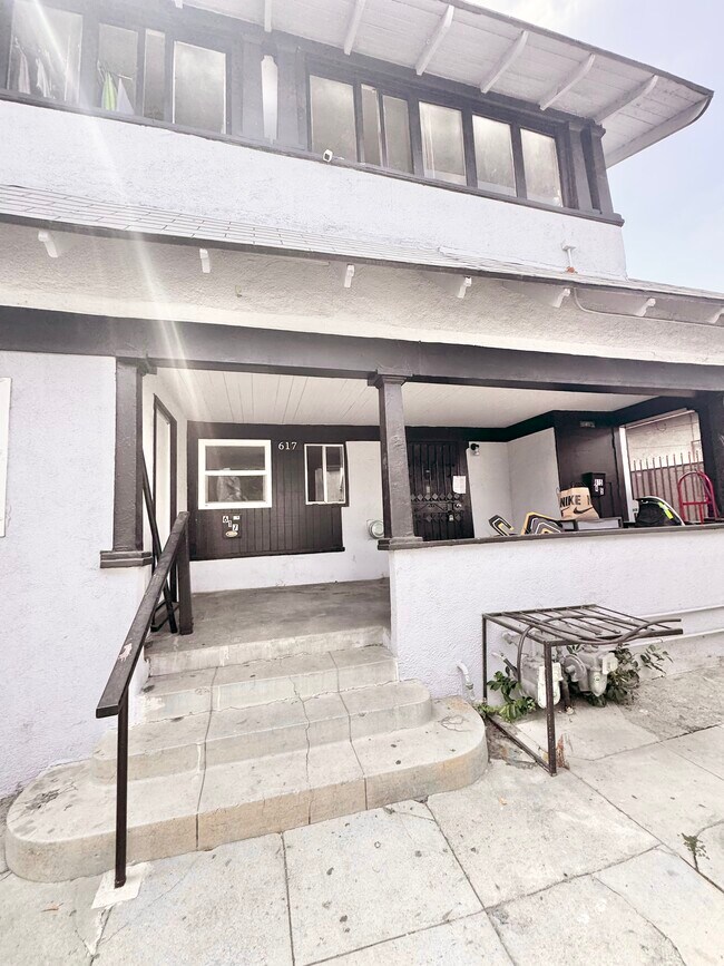 Building Photo - 617 S Soto St