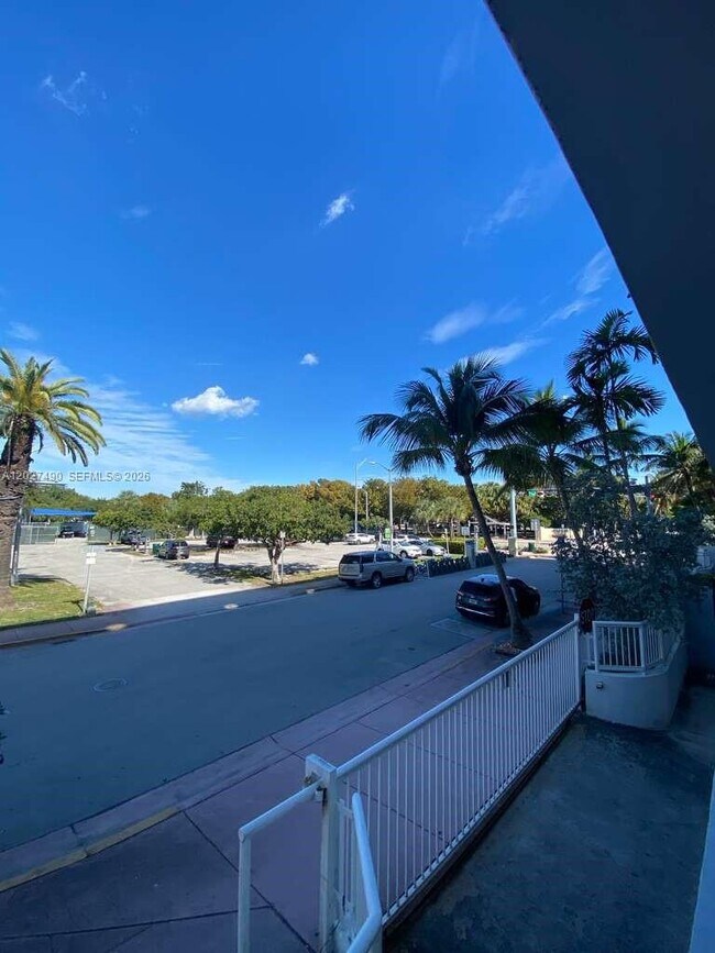 Building Photo - 7832 Collins Ave