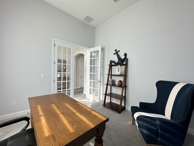 Building Photo - Fully Furnished, Stunning 4/4, Available I...