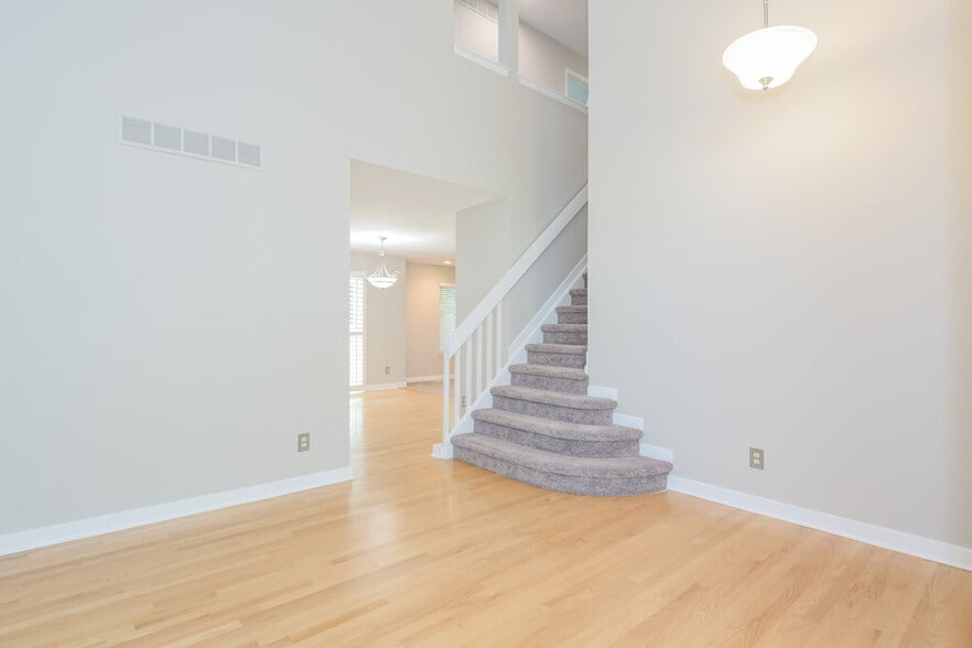 Building Photo - 10319 Woodrose Ln