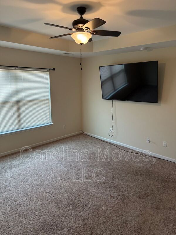 Building Photo - 451 Riverdale Rd