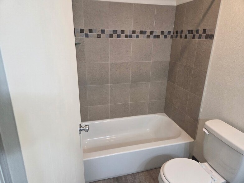 Building Photo - 2513 Sagebrush Ave