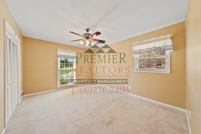 Building Photo - 2335 Nottingham Dr