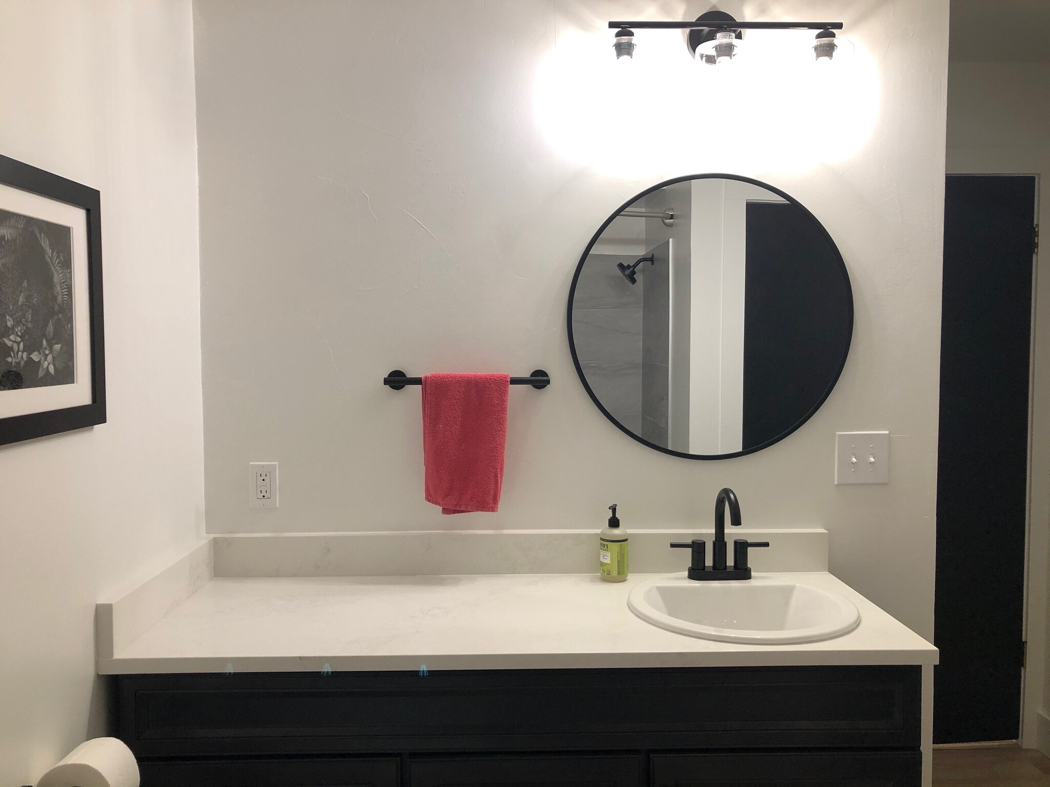 upstairs full bathroom - 12 E Garfield St
